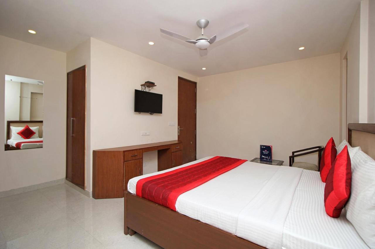 Oyo Hotel Blu Pebbles Near Delhi Airport Nova Deli Exterior foto