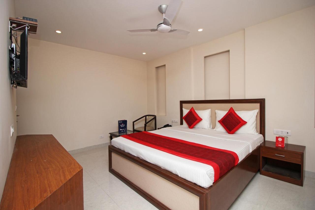 Oyo Hotel Blu Pebbles Near Delhi Airport Nova Deli Exterior foto