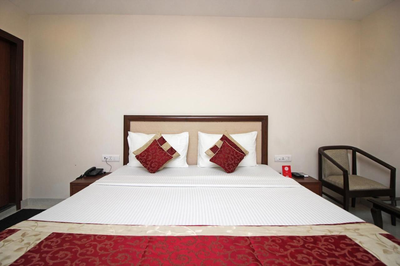 Oyo Hotel Blu Pebbles Near Delhi Airport Nova Deli Exterior foto
