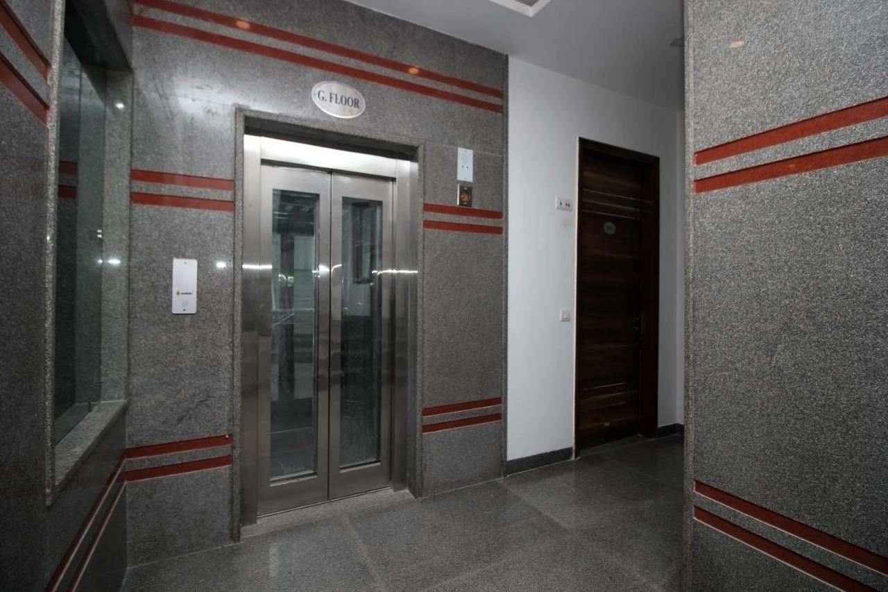 Oyo Hotel Blu Pebbles Near Delhi Airport Nova Deli Exterior foto