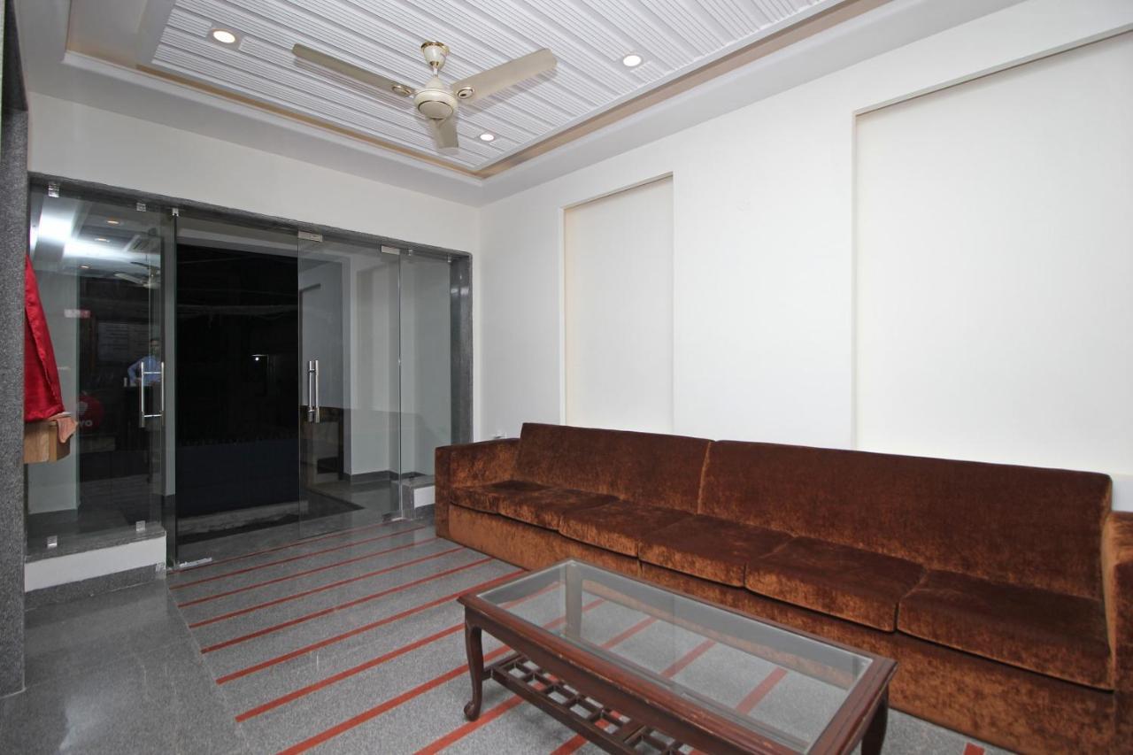 Oyo Hotel Blu Pebbles Near Delhi Airport Nova Deli Exterior foto