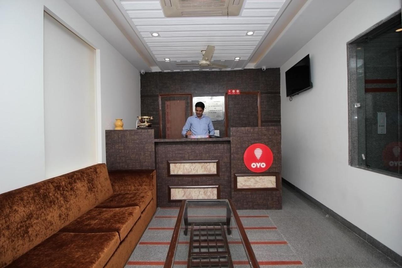 Oyo Hotel Blu Pebbles Near Delhi Airport Nova Deli Exterior foto